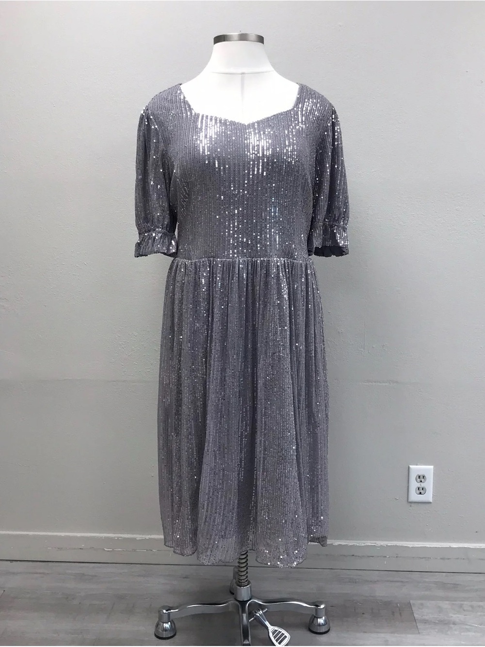 Ivy City Sequin Silver Dress - Size 32 (5x)